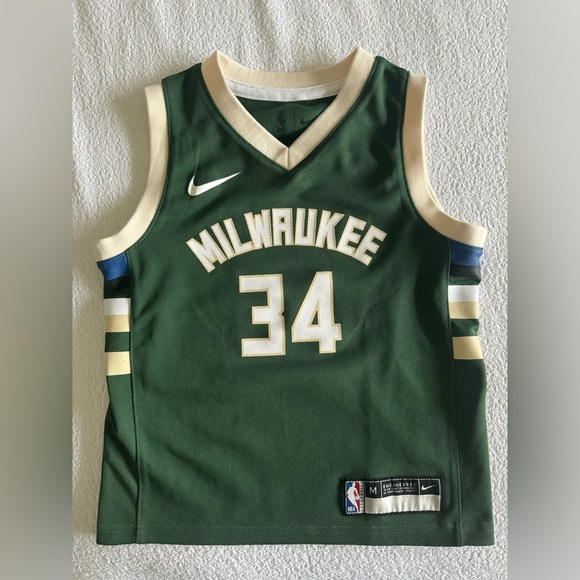 Milwaukee Bucks, Giannis Sina Ugo Antetokounmpo jersey. Youth Medium (5-6). - Picture 2 of 4